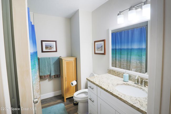 Guest bathroom | Image 24