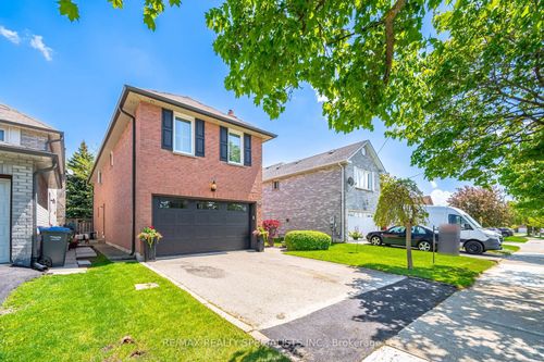 131 Richvale Dr S, Brampton, ON, L6Z4G6 | Card Image