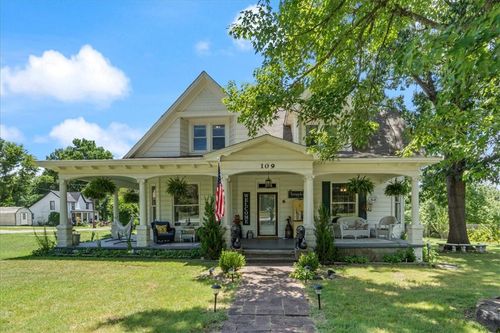 109 E Bush St, Prairie Grove, AR, 72753-2921 | Card Image