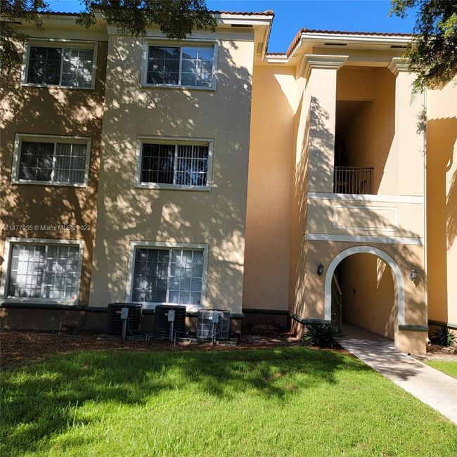 204 - 2564 Centergate Dr, Condo with 1 bedrooms, 1 bathrooms and null parking in Miramar FL | Image 1