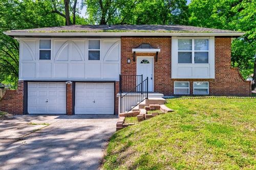 209 Sw Queens Ln, Blue Springs, MO, 64014-3515 | Card Image