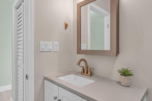 Guest Bathroom | Image 26
