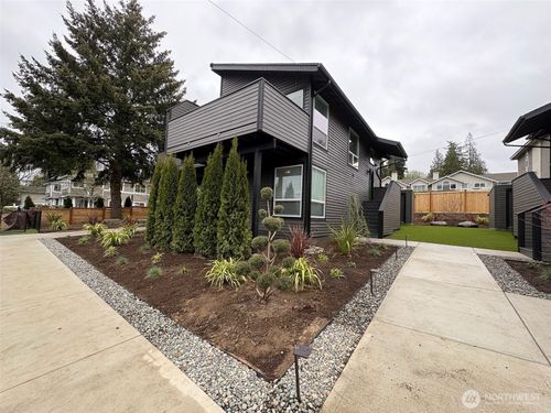 906 & 910 6th St S, Kirkland, WA, 98033-6767 | Card Image
