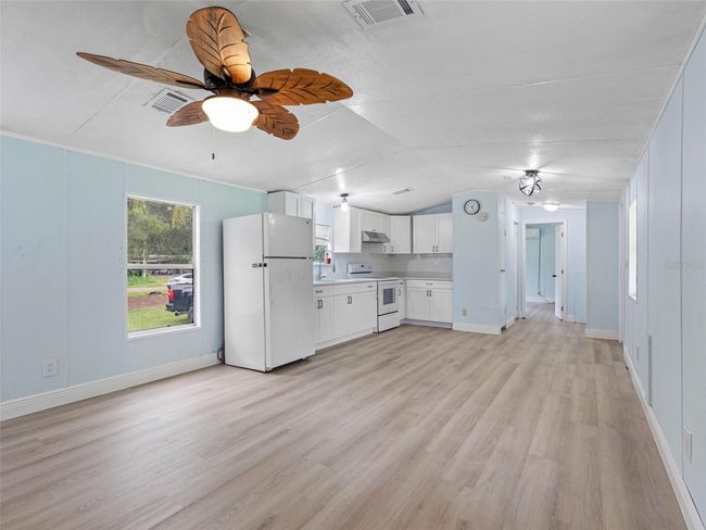 8714 N Meadowview Cir, House other with 2 bedrooms, 2 bathrooms and null parking in Tampa FL | Image 11