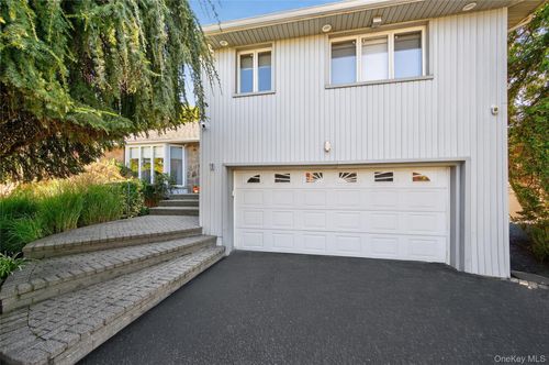 11 Sunbeam Road, Oyster Bay, NY, 11791 | Card Image