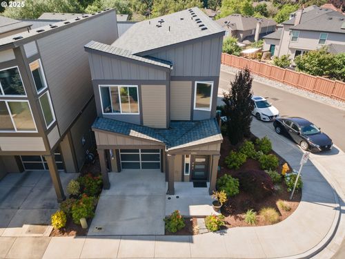 686 Nw Pebblestone Ln, Beaverton, OR, 97006-6303 | Card Image