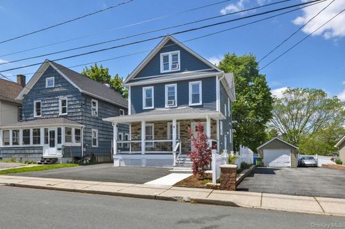 9 Chestnut St, Middletown, NY, 10940-5611 | Card Image