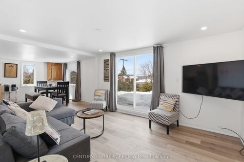 135 Village St, Bancroft, ON, K0L1C0 | Card Image