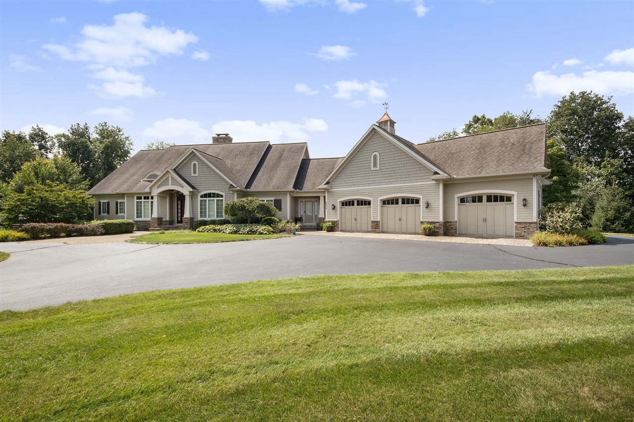Ridge River Ct, Caledonia, MI 49316