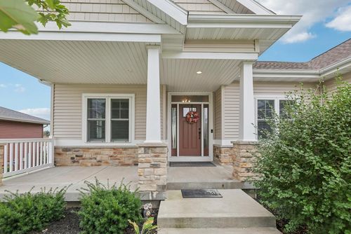2109 Korgen Dr, STOUGHTON, WI, 53589-5613 | Card Image