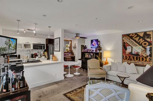 310-350 Collins Ave, Miami Beach, FL, 33139-6943 | Card Image