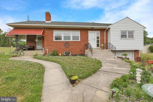 3329 Willow Grove Ave, READING, PA, 19605-1652 | Card Image