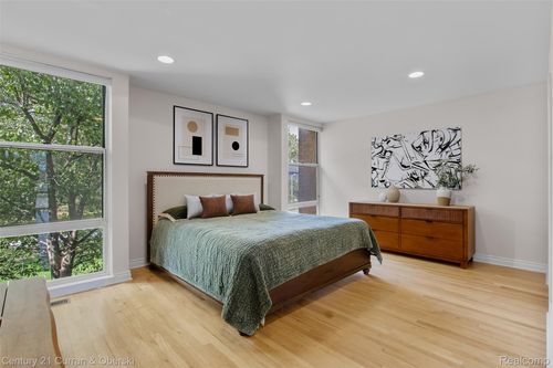 1049 Trevor Pl, Detroit, MI, 48207-3809 | Card Image