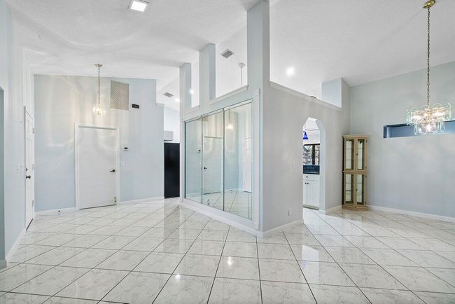 61 W Rubber Tree Dr, House other with 3 bedrooms, 2 bathrooms and null parking in Lake Worth FL | Image 4