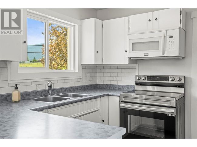 7708 Coldstream Creek Rd, House other with 4 bedrooms, 3 bathrooms and 2 parking in Coldstream BC | Image 8