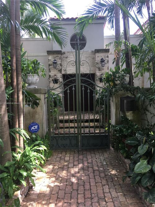 3235 Sw 58th Ct, Miami, FL, 33155-4042 | Card Image