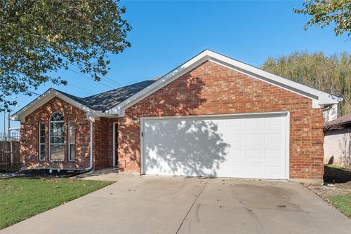 824 Bridle Trl, Saginaw, TX, 76179-0919 | Card Image