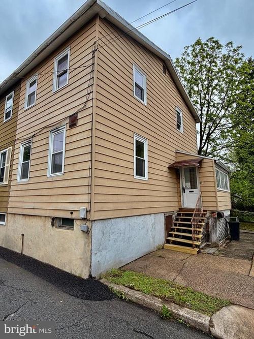 24 Franklin St, SHILLINGTON, PA, 19607-2728 | Card Image