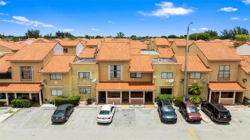 apt-204-2735 W 61st Pl, Hialeah, FL, 33016-5927 | Card Image
