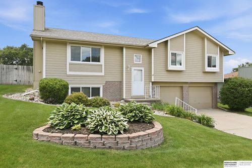 7716 S 71st Ave, La Vista, NE, 68128-3006 | Card Image