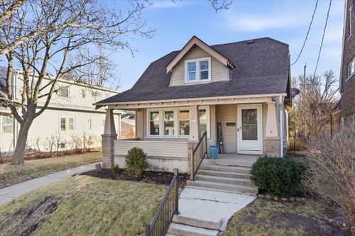 8223 Portland Ave, Wauwatosa, WI, 53213-3015 | Card Image