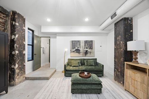 411-d-117 E 7th St, Chattanooga, TN, 37402-1952 | Card Image