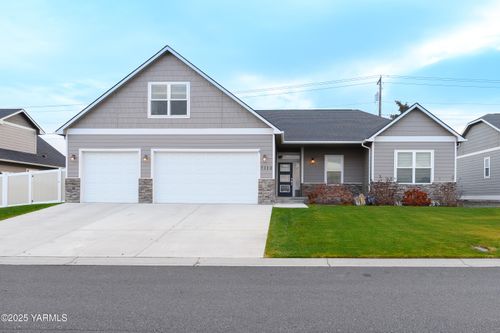 7310 Whitman Ave, Yakima, WA, 98903-3206 | Card Image