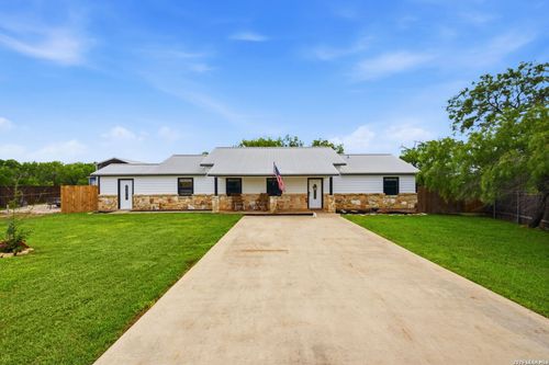 202 Bryan Dr, Jourdanton, TX, 78026-3005 | Card Image