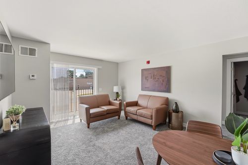 3-2440 Sw 9th St, Des Moines, IA, 50315-1913 | Card Image