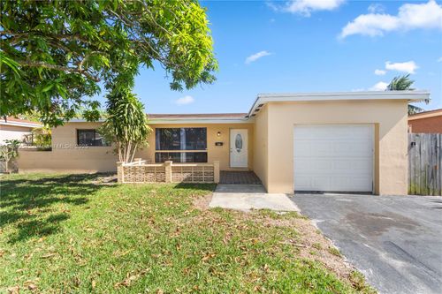 7816 Juniper St, Miramar, FL, 33023-5845 | Card Image