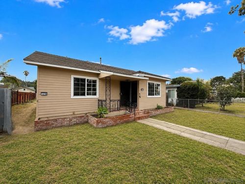 127 W 5th Ave, Escondido, CA, 92025-4801 | Card Image