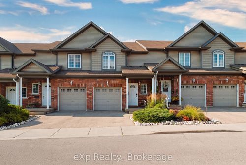 4-975 Strasburg Rd, Kitchener, ON, N2E0A8 | Card Image