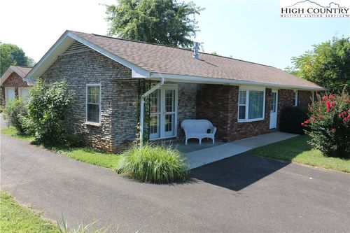 137 Grandview Dr, Sparta, NC, 28675-8447 | Card Image
