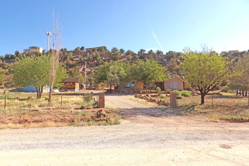 1892 N Golden Delicious Dr, Apple Valley, UT, 84737-4870 | Card Image