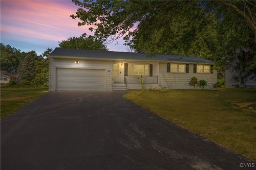 7661 Totman Rd, Syracuse, NY, 13212-1851 | Card Image