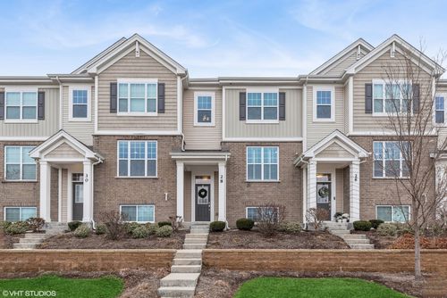 28 E Heritage Court, Arlington Heights, IL, 60004 | Card Image