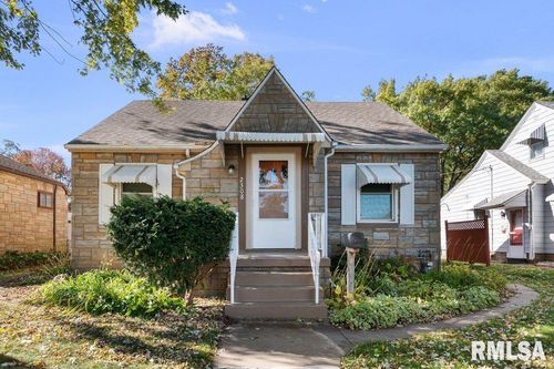 2308 Wilkes Ave, Davenport, IA, 52804-2347 | Card Image