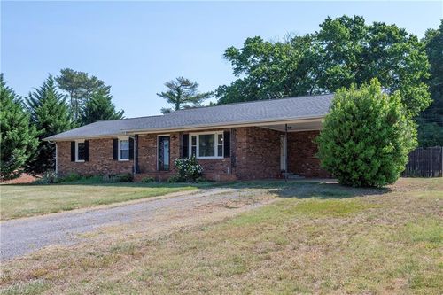 1012 H A Renegar Dr, Yadkinville, NC, 27055-7666 | Card Image