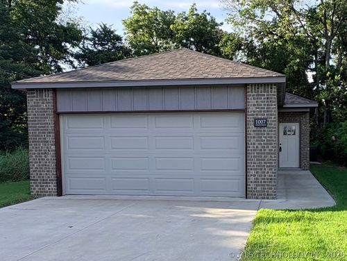 1007 E Young Street, Tulsa, OK, 74106 | Card Image