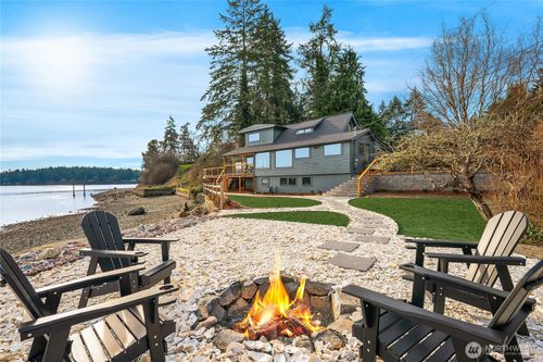 8811 Sw Quartermaster Dr, Vashon, WA, 98070-7151 | Card Image