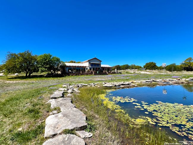 163 Northridge Dr W, House other with 2 bedrooms, 3 bathrooms and null parking in Mountain Home TX | Image 32