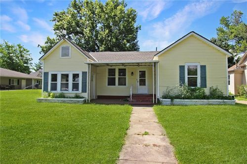 2514 Belmont Ave, Parsons, KS, 67357-4042 | Card Image