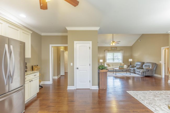 Open plenty of cabinets & pantry | Image 11
