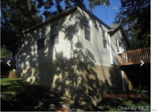 37 Roosevelt St, Wurtsboro, NY, 12790-5527 | Card Image