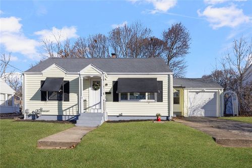 17 Loring St, Cranston, RI, 02920-1620 | Card Image