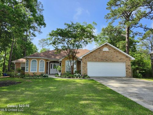 104 Fernwood Dr, Pass Christian, MS, 39571-2536 | Card Image