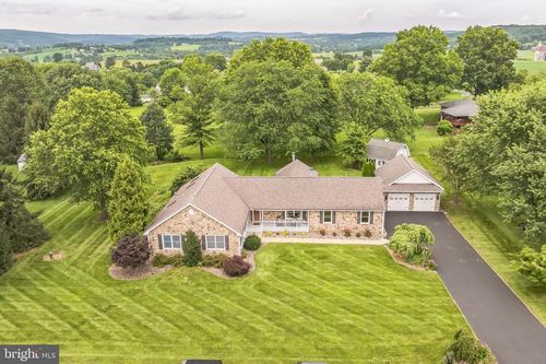 109 Fairfield Dr, Barto, PA, 19504-9374 | Card Image