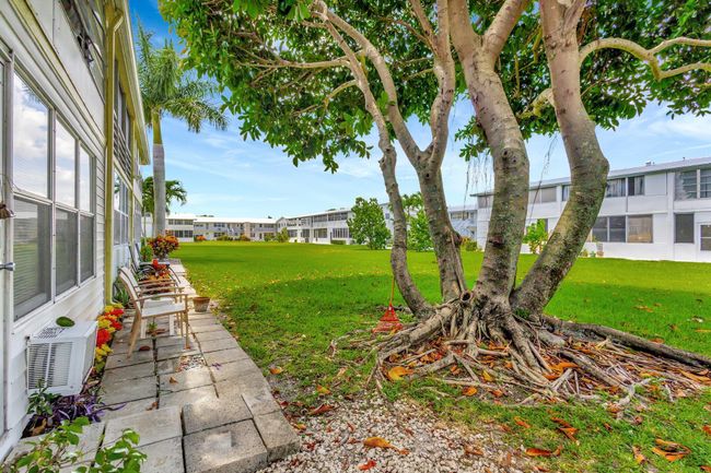 107 Sheffield E, Condo with 1 bedrooms, 2 bathrooms and null parking in West Palm Beach FL | Image 23