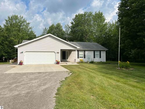 2262 Hull Rd, Standish, MI, 48658-9184 | Card Image