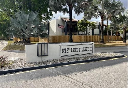 apt-202-440 W Park Dr, Miami, FL, 33172-3924 | Card Image